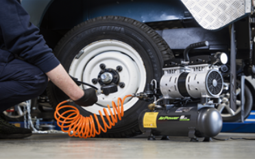 SEALEY LOW NOISE AIR COMPRESSOR 6L DIRECT DRIVE 0.7HP (SAC0607S) 3