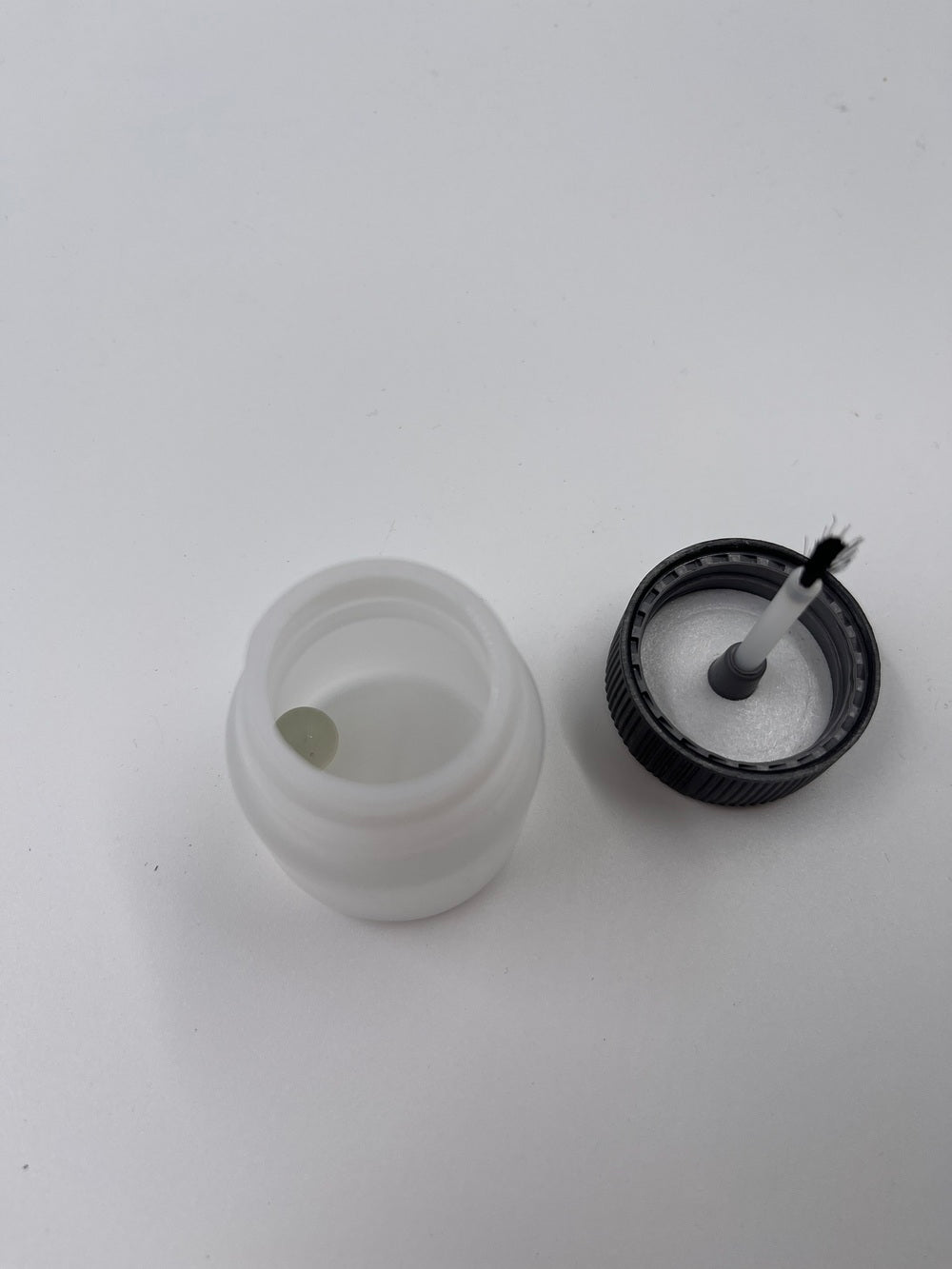 EMPTY TOUCH UP BOTTLE 30ML (LOCK LID) 3